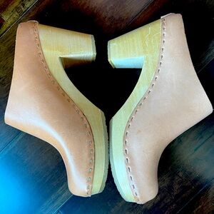 Gently Worn Bryr Chloe Clogs